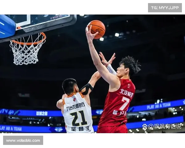 CBA解说嘉宾深度解析赛场精彩瞬间与背后故事揭秘